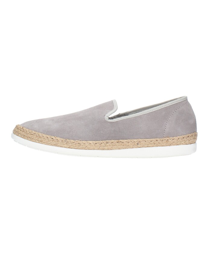 chaussures-plates-grises