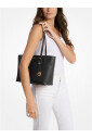 sac-fourre-tout-noir-au-style-intemporel