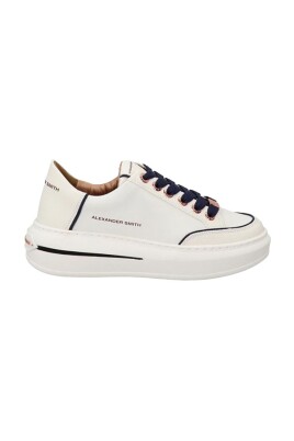 sneakers-blanc-bleu-avec-details-precieux
