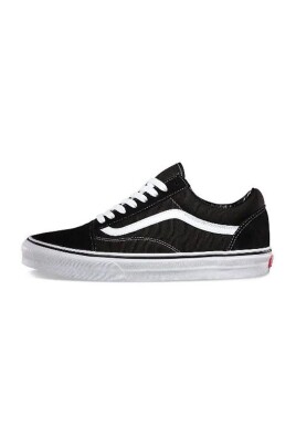 iconic-urban-sporty-sneakers-black-white