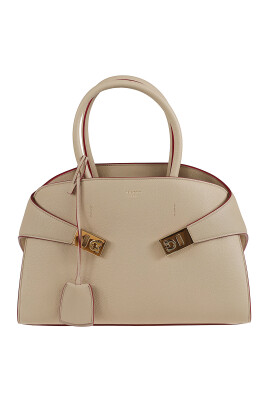 chic-bags-for-fashion-lovers
