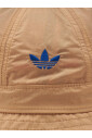 chapeau-beige-avec-style-unique