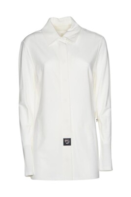 white-collared-longsleeve-shirt-woman