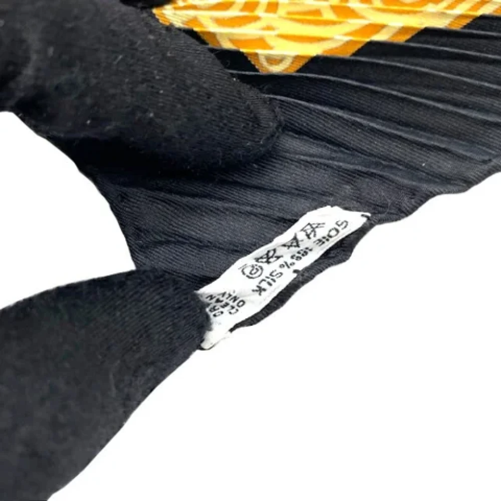 Hermès Vintage Pre-owned Silk scarves Black Dames