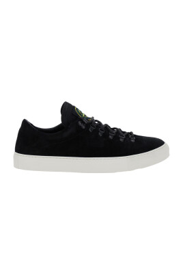 sneakers-basses-noires-avec-logo-patch