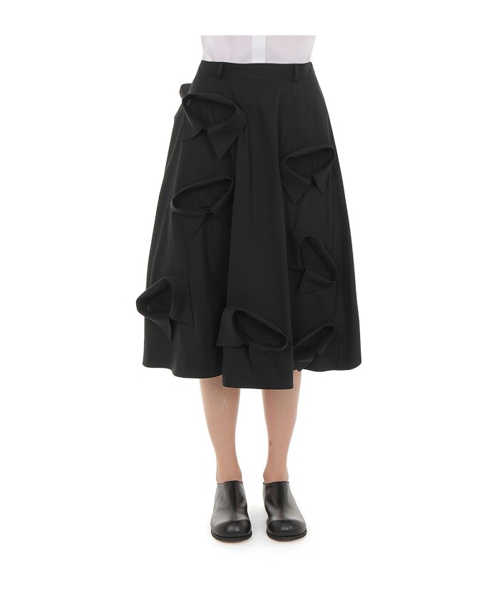 jupe-evasee-noire-avec-cols-decoratifs
