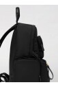 sac-a-dos-en-nylon-noir-elegant-pour-un-usage-quotidien