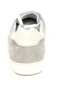 chaussures-en-daim-de-qualite-superieure-grises