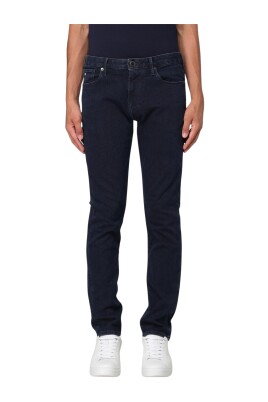 black-straight-leg-jeans-stylish-modern