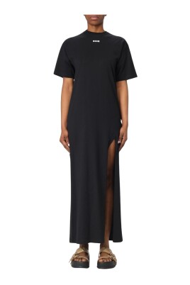 robe-midi-noire-a-ourlet-evase