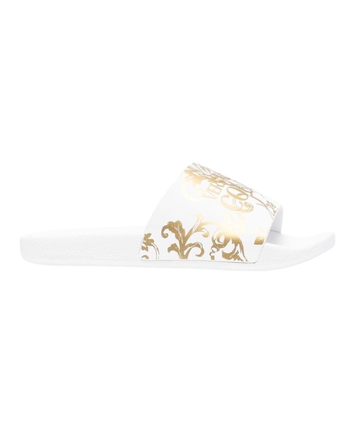 sandales-blanches-a-la-mode-en-pu