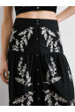 jupe-midi-noire-brodee-florale