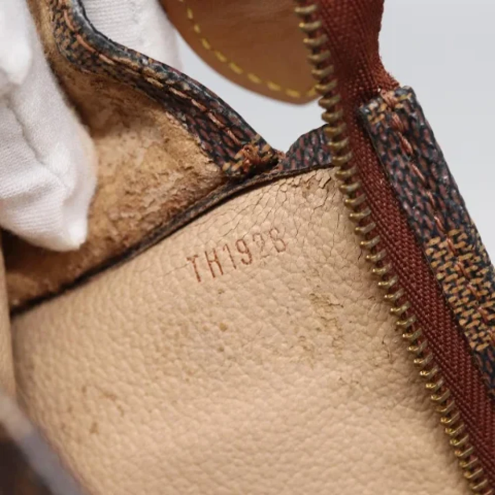Louis Vuitton Vintage Pre-owned Canvas pouches Brown Dames