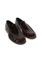 chaussures-slip-on-en-cuir-verni-marron-fonce