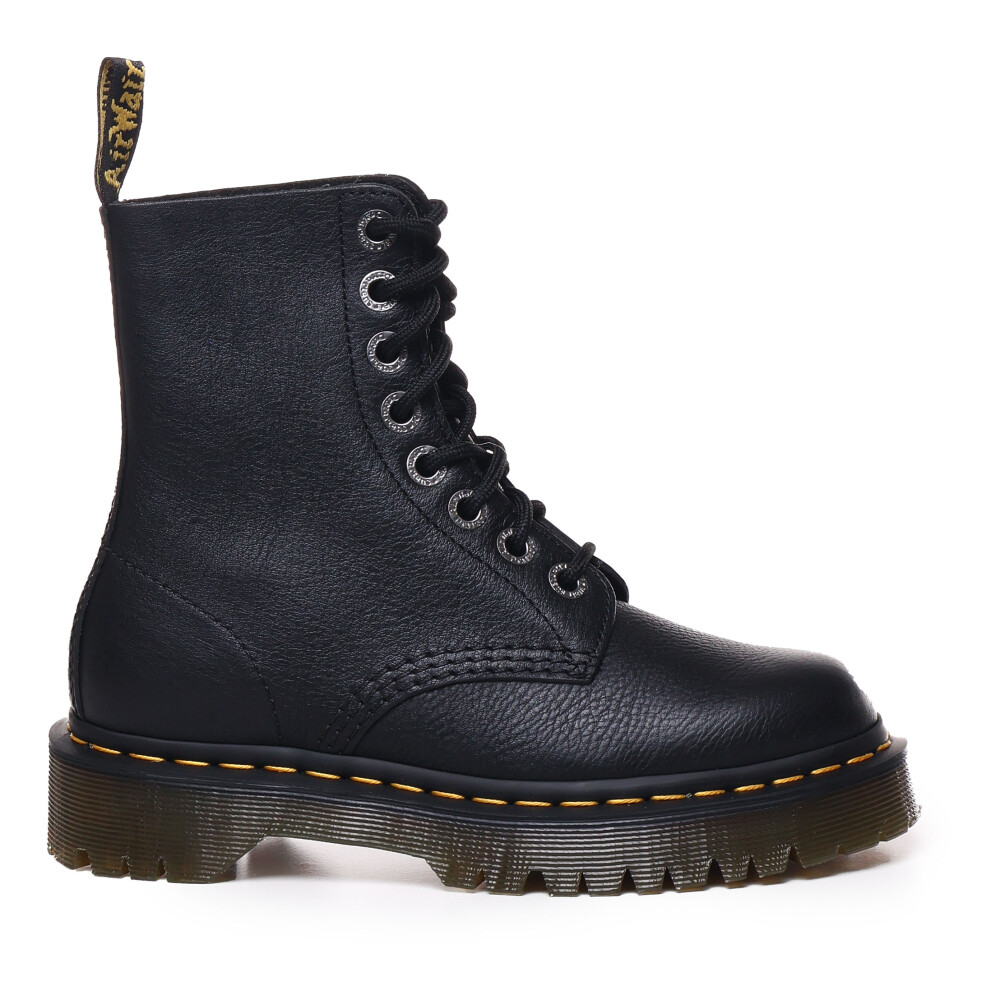 Shop boots from Dr. Martens online at Miinto