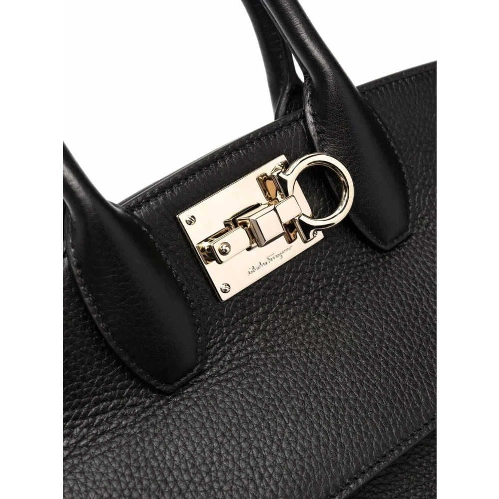 Salvatore Ferragamo Zwarte Schoudertas voor Vrouwen Black Dames