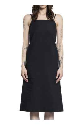 robe-noire-col-carre