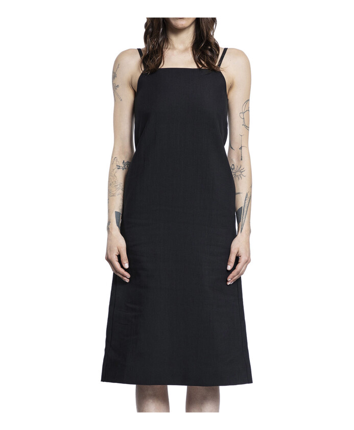 robe-noire-col-carre