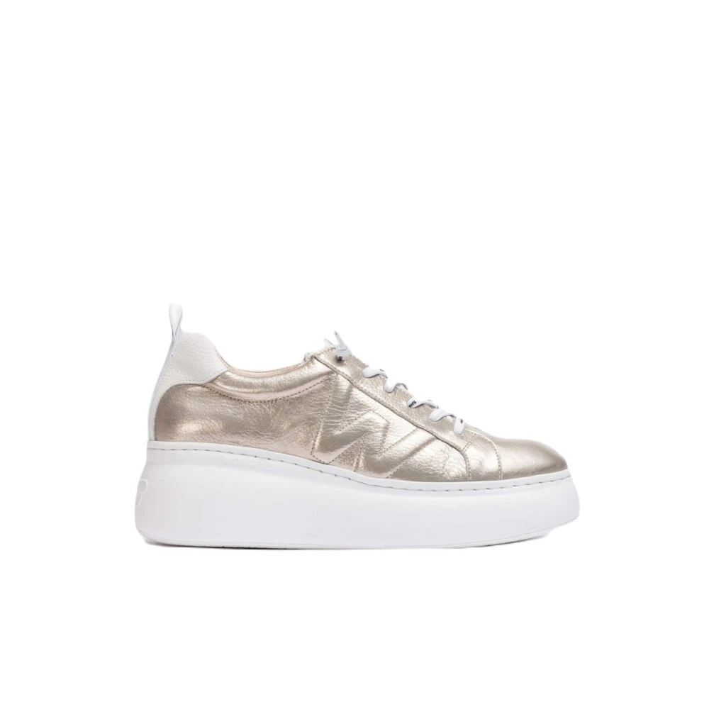 Wonders Gouden Leren Platform Sneaker met Ingedrukt Letterdetail Dames Schoenen Grijs