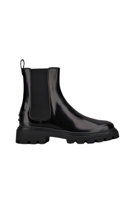 black-leather-chelsea-boot-with-tank-style-rubber-sole