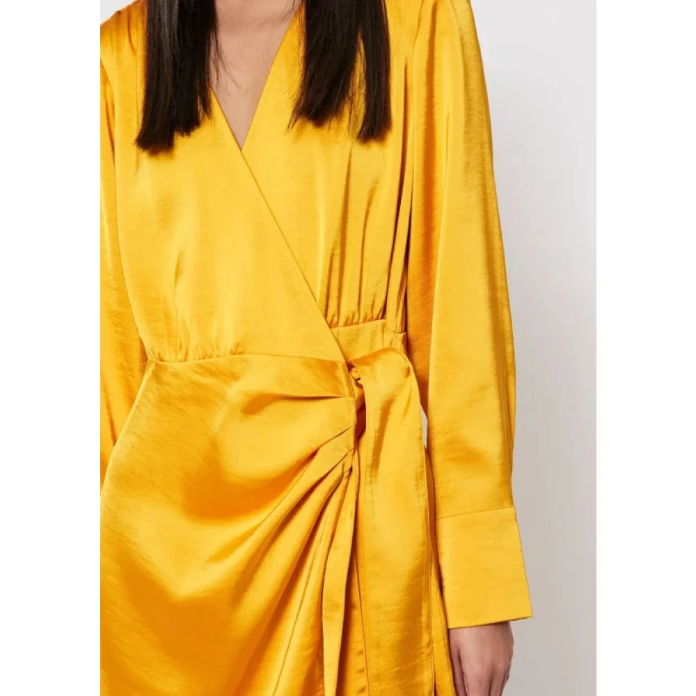 Norr Oranje Satijn Look Schouderpads Jurk Yellow Dames