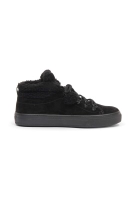 chaussures-de-sport-en-fourrure