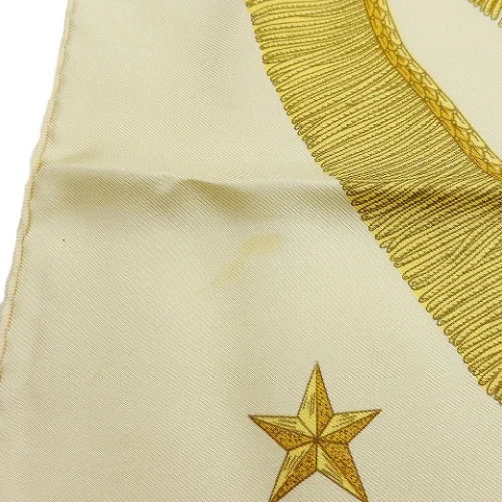 Hermès Vintage Pre-owned Wool scarves Beige Dames