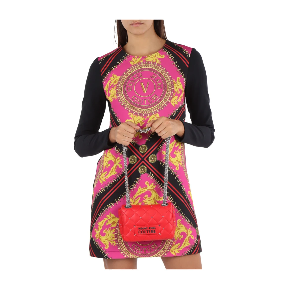 Versace Jeans Couture Kleine gewatteerde schoudertas met mini studs Red Dames
