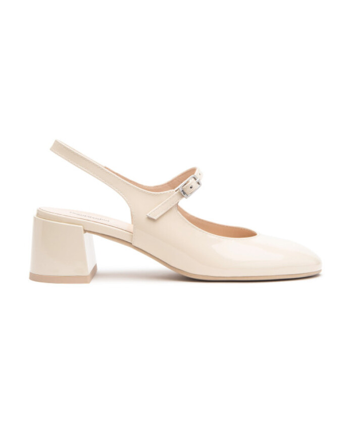escarpins-slingback-en-vernis-latte