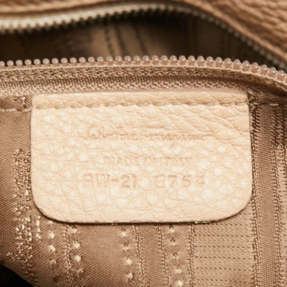 Salvatore Ferragamo Pre-owned Leather totes Beige Dames