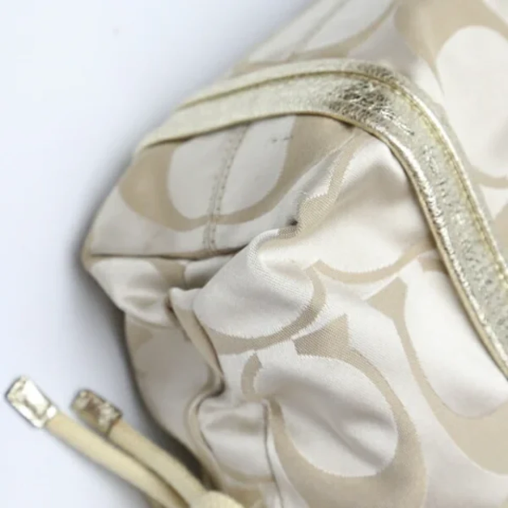 Coach Pre-owned Leather totes Yellow Dames