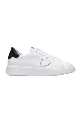 sneakers-blancs-en-cuir-avec-fermeture-tressee