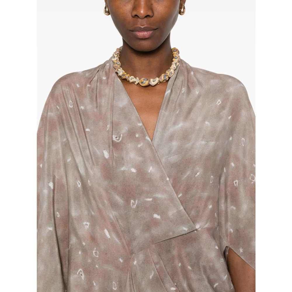 Cortana Beige V-hals Jurk met Asymmetrische Mouwen Beige Dames