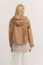 coupe-vent-a-capuche-et-deperlant