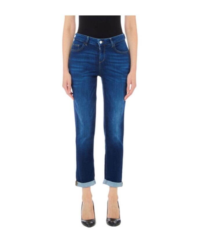 comfortable-straight-leg-jeans