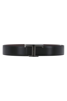 black-leather-belt-with-metal-buckle