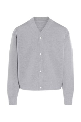 cardigan-gris-a-boutons