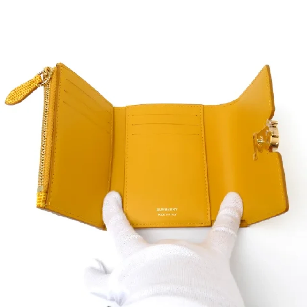 Burberry Vintage Pre-owned Leather wallets Yellow Dames