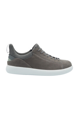 baskets-en-daim-gris-a-lacets