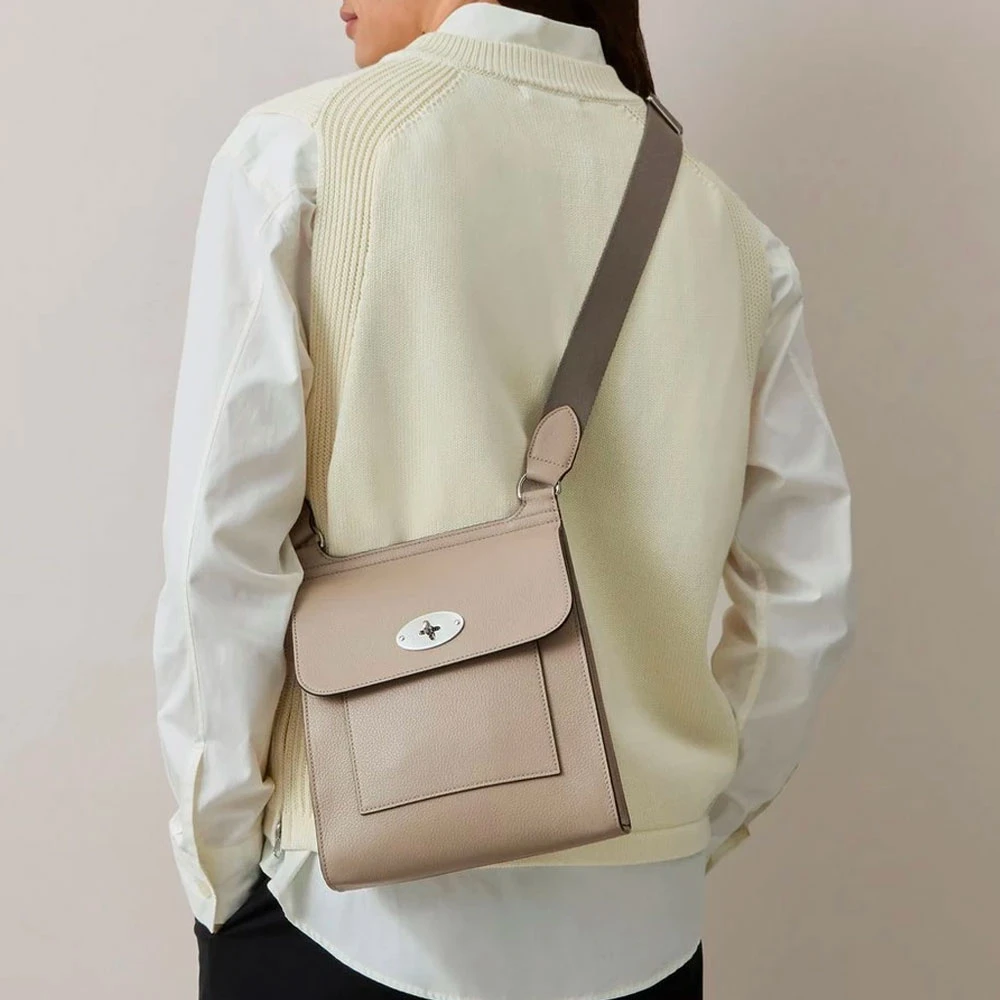Mulberry Klassieke Unisex Tas met Verstelbare Leren Band Beige Dames
