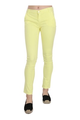 gul-skinny-bukser-logo-detaljer