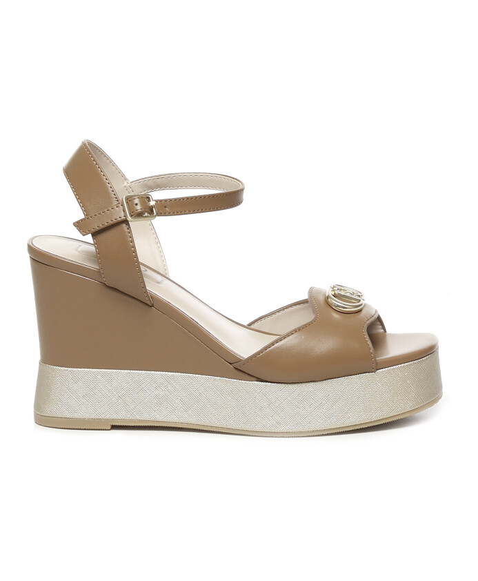sandales-a-talon-compense-noisette-avec-bride-en-cuir