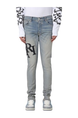 jeans-elegants-avec-accent-graphique