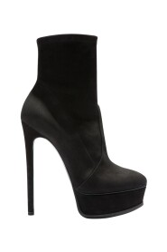 Stiefel mit Absatz