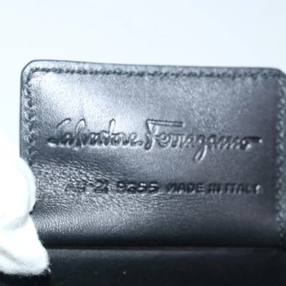 Salvatore Ferragamo Pre-owned Leather handbags Gray Dames