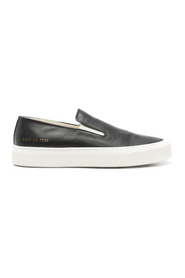 chaussures-noires-a-semelle-en-caoutchouc-plate-elastique