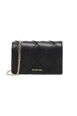 sac-a-bandouliere-noir-avec-fermeture-a-pression