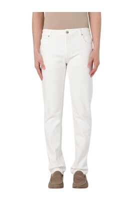 classic-fit-white-jeans