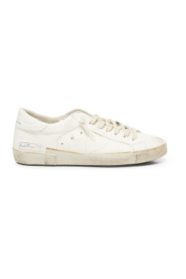 sneakers-blanches-avec-semelle-en-caoutchouc