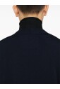 cardigan-bleu-en-tricot-col-en-v